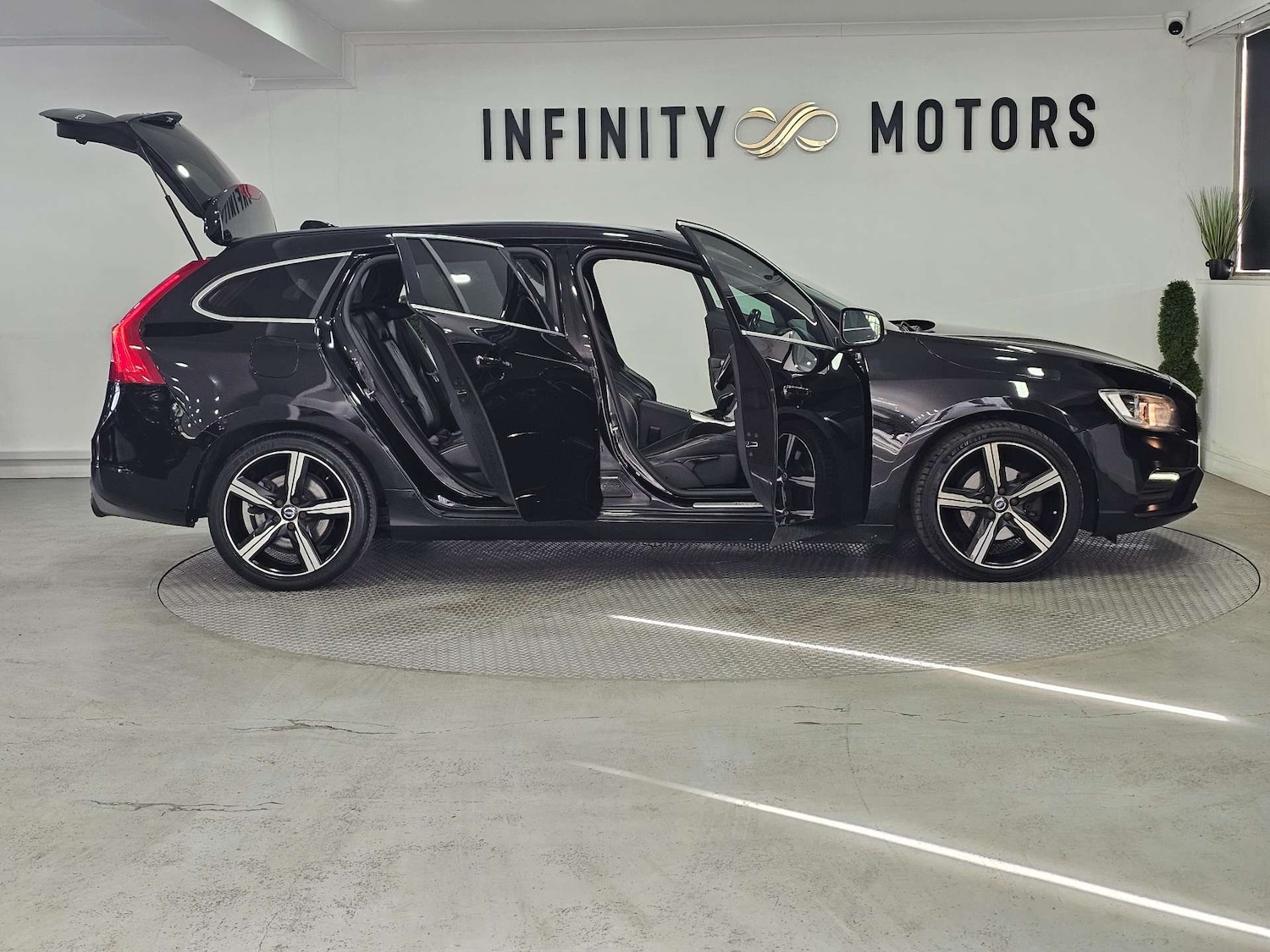 Used Volvo V60 2016 for sale - 77836346: Photo 40