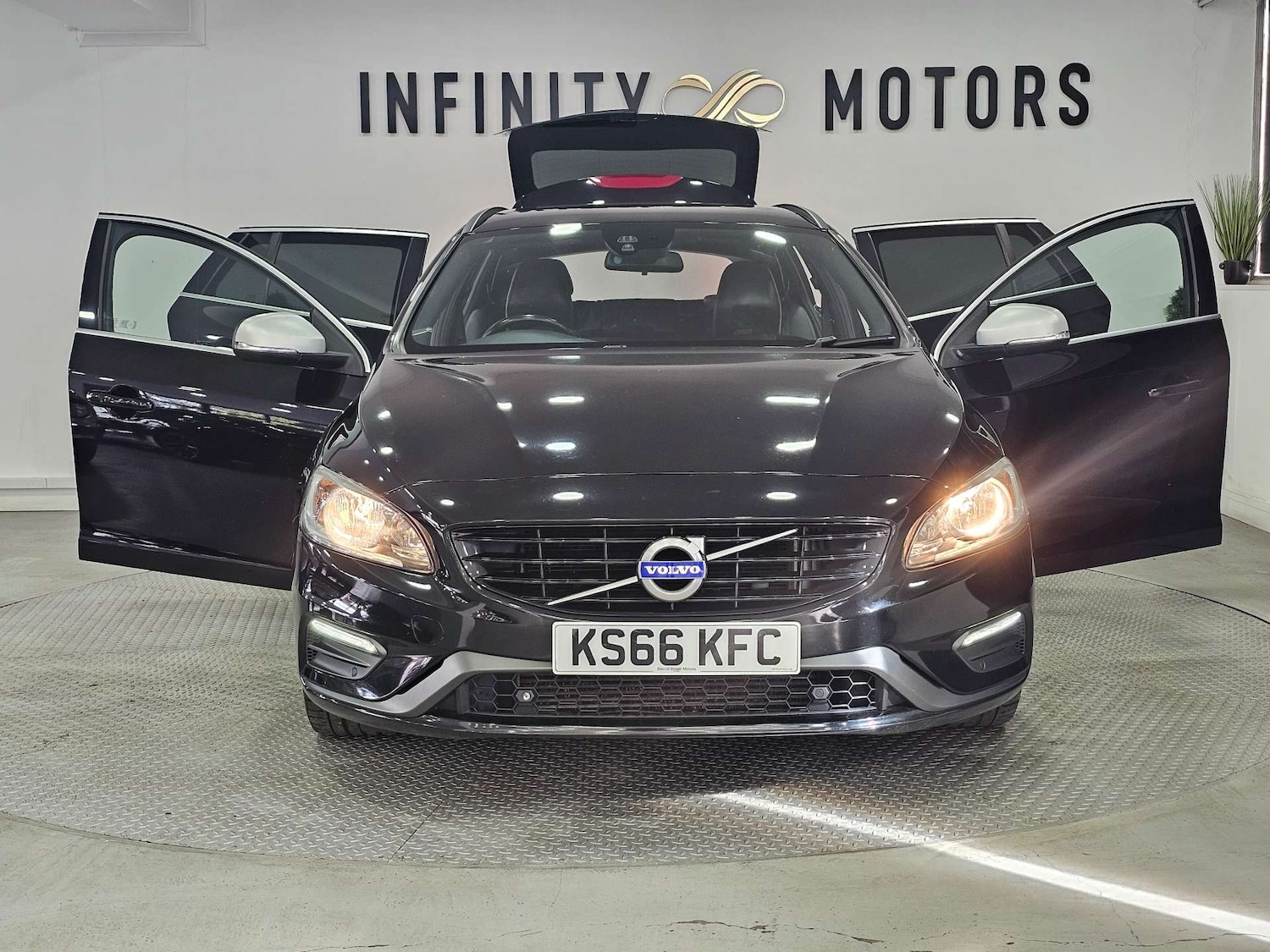 Used Volvo V60 2016 for sale - 77836346: Photo 41