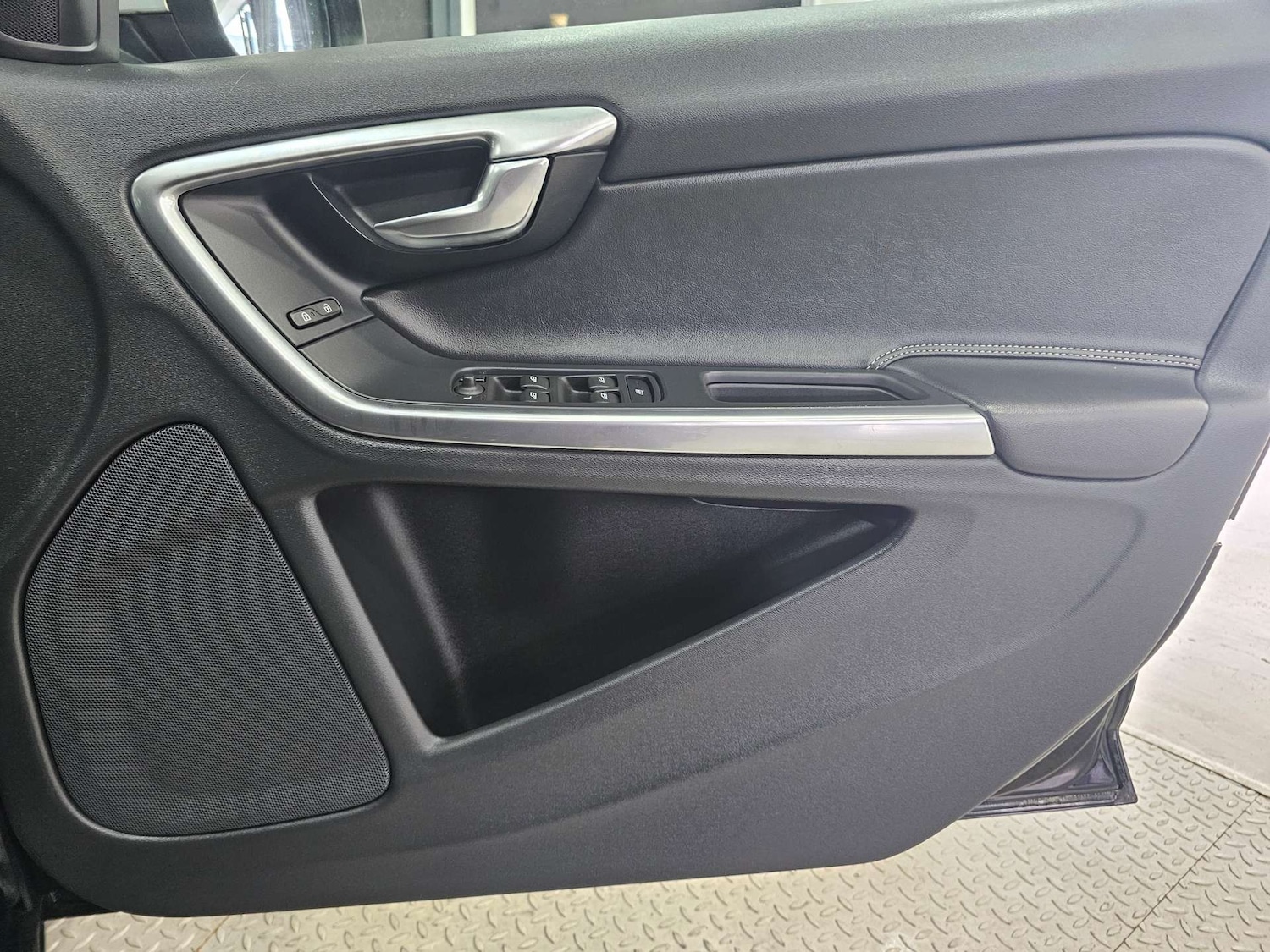 Used Volvo V60 2016 for sale - 77836346: Photo 44