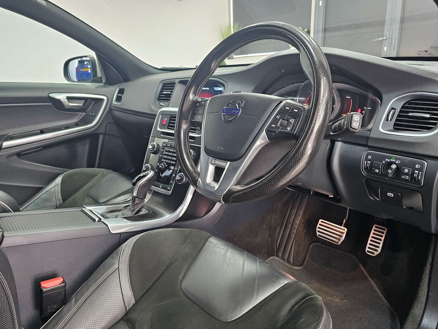 Used Volvo V60 2016 for sale - 77836346: Photo 5