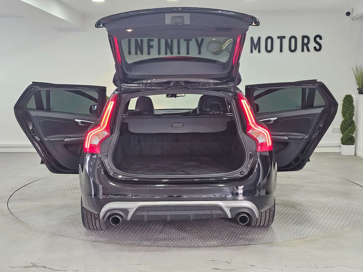 Used Volvo V60 2016 for sale - 77836346: Photo 63