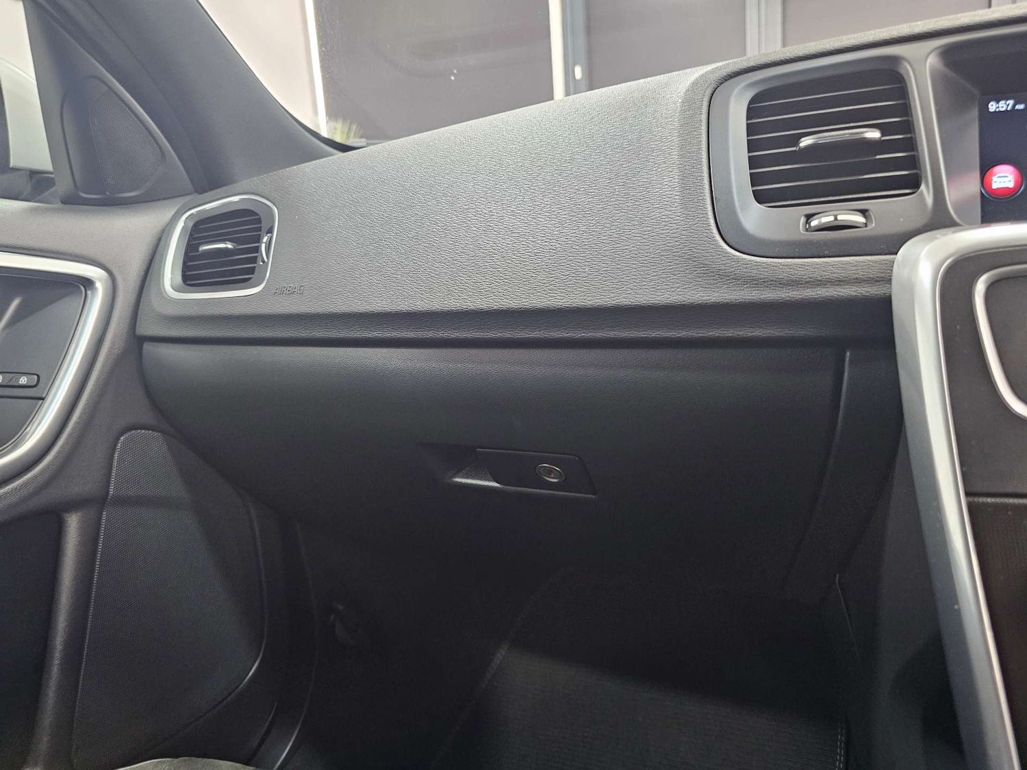 Used Volvo V60 2016 for sale - 77836346: Photo 70