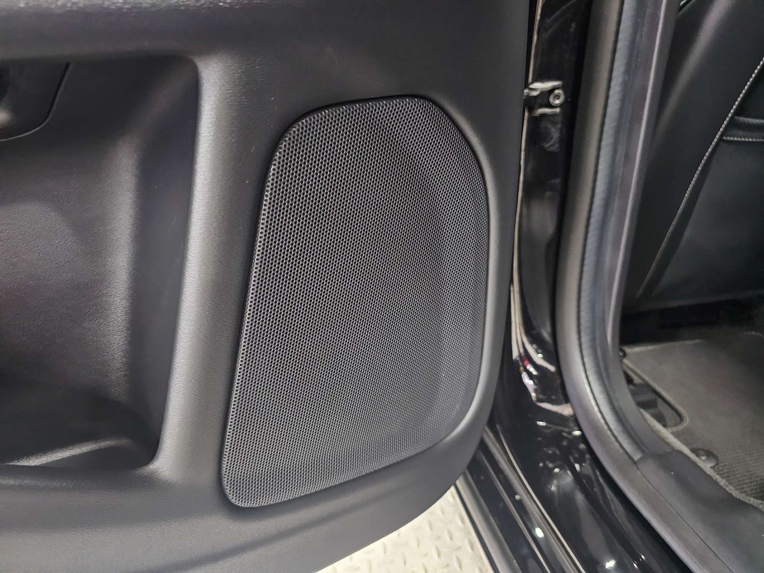 Used Volvo V60 2016 for sale - 77836346: Photo 84