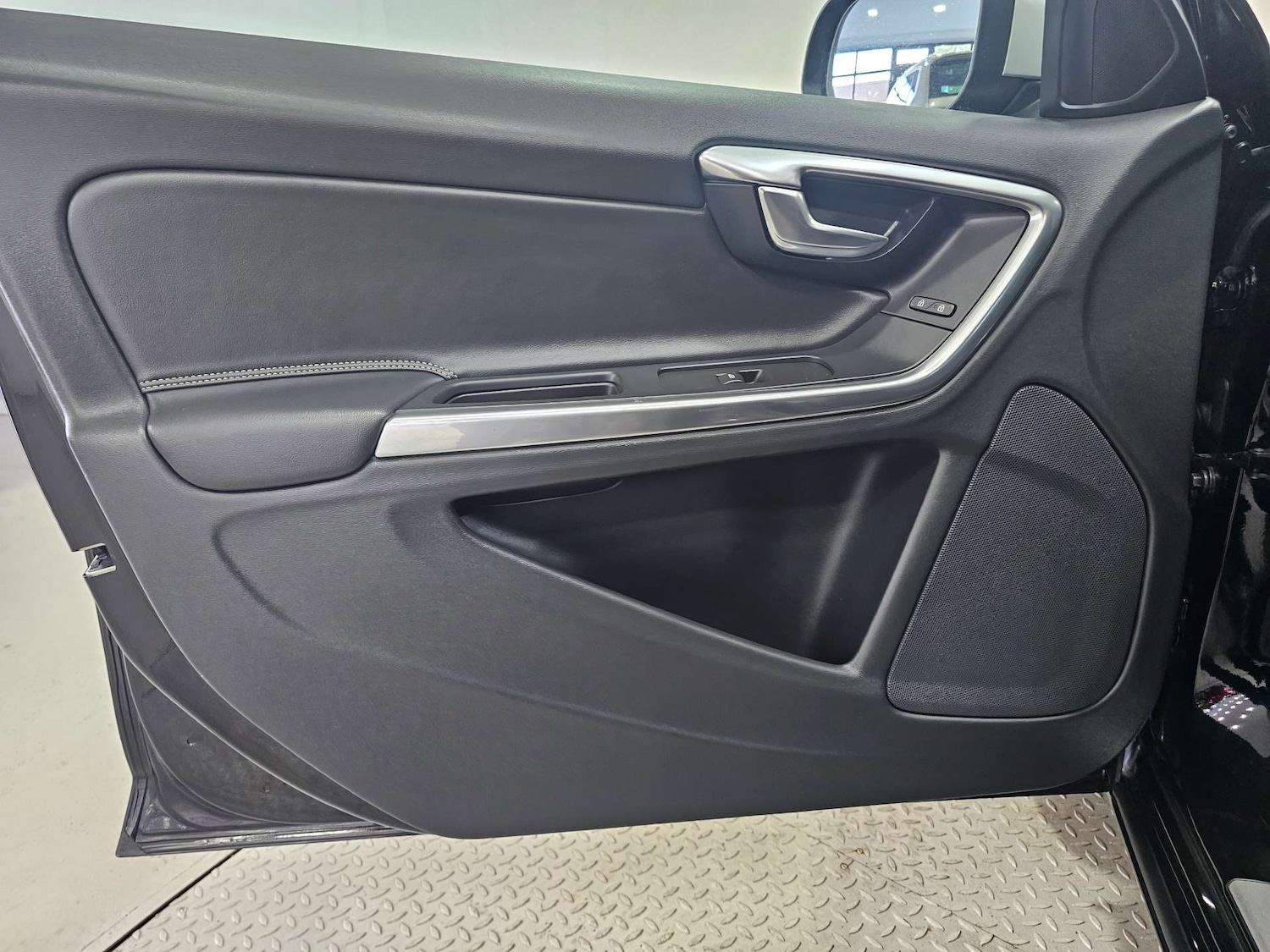 Used Volvo V60 2016 for sale - 77836346: Photo 86