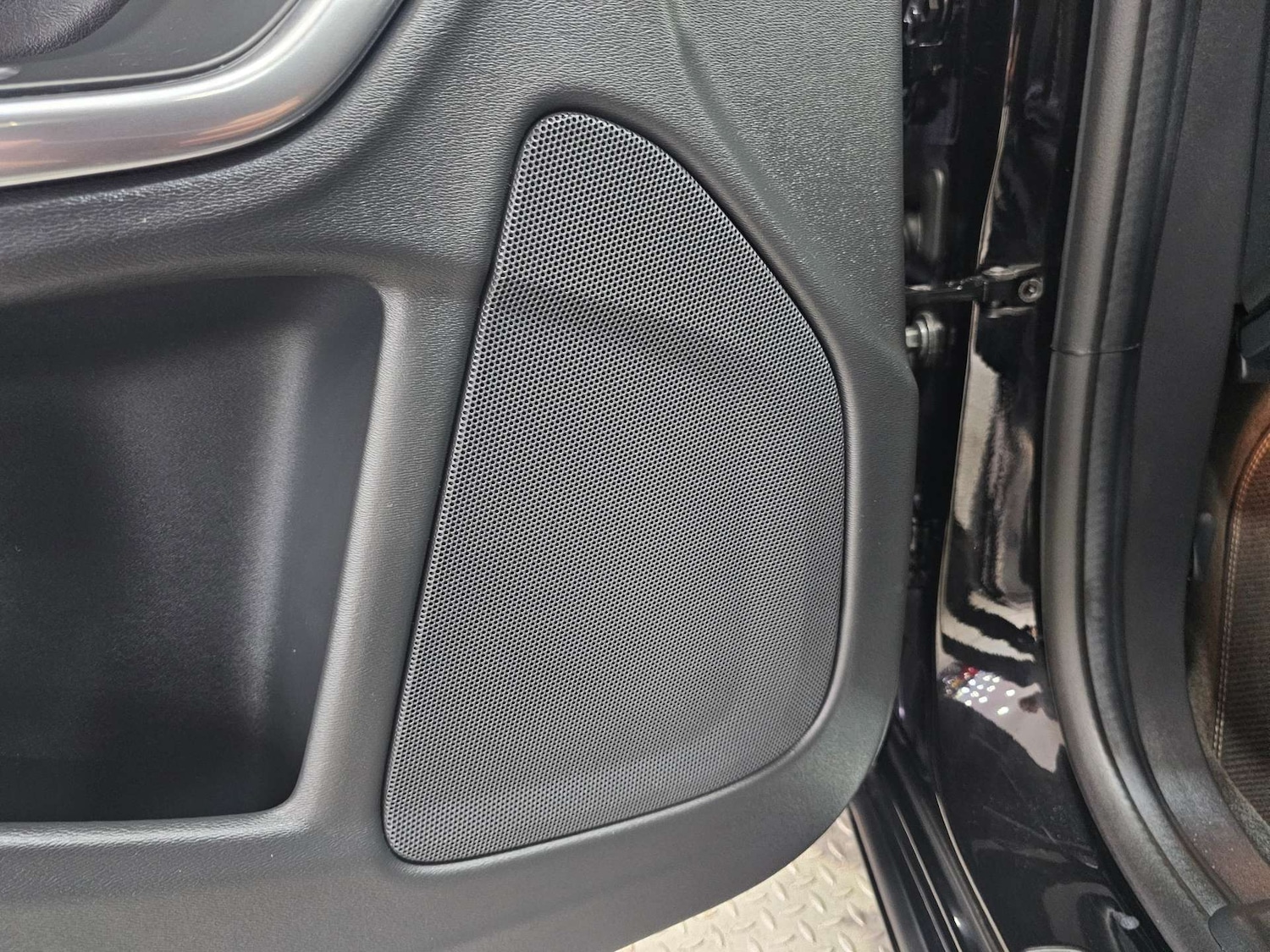 Used Volvo V60 2016 for sale - 77836346: Photo 87