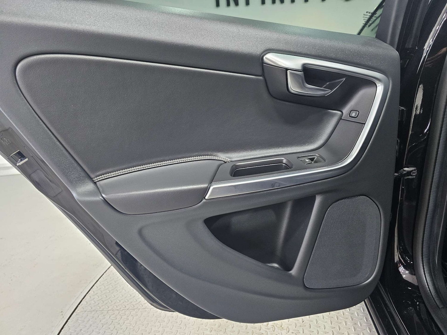 Used Volvo V60 2016 for sale - 77836346: Photo 93