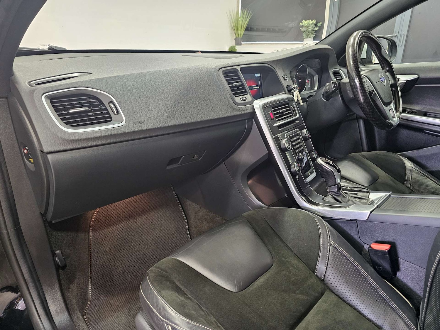 Used Volvo V60 2016 for sale - 77836346: Photo 94