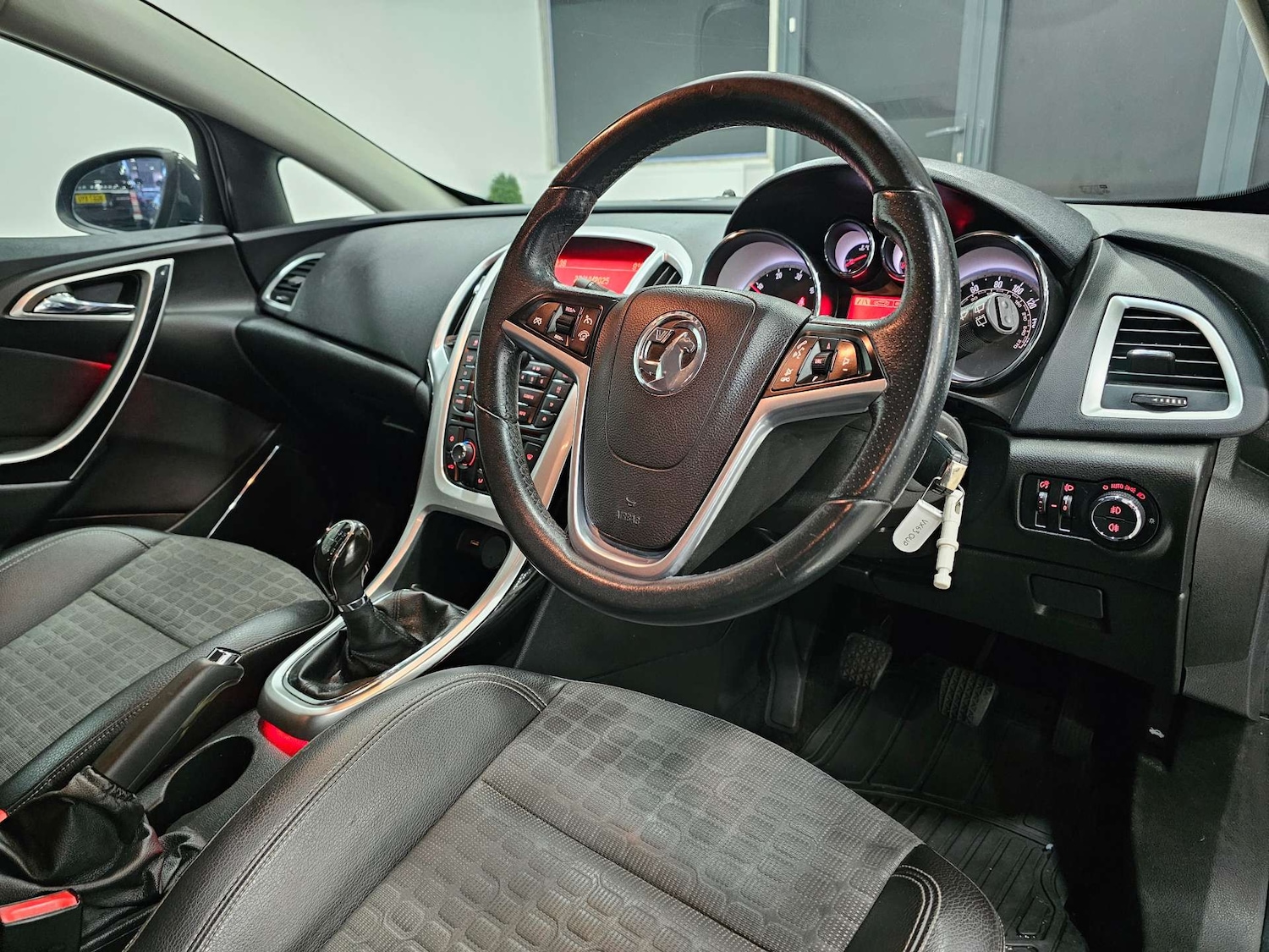 Used Vauxhall Astra GTC 2013 for sale - 77056469: Photo 3