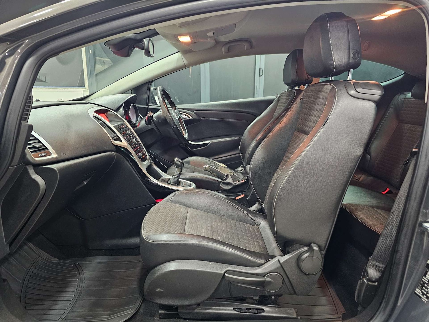 Used Vauxhall Astra GTC 2013 for sale - 77056469: Photo 82