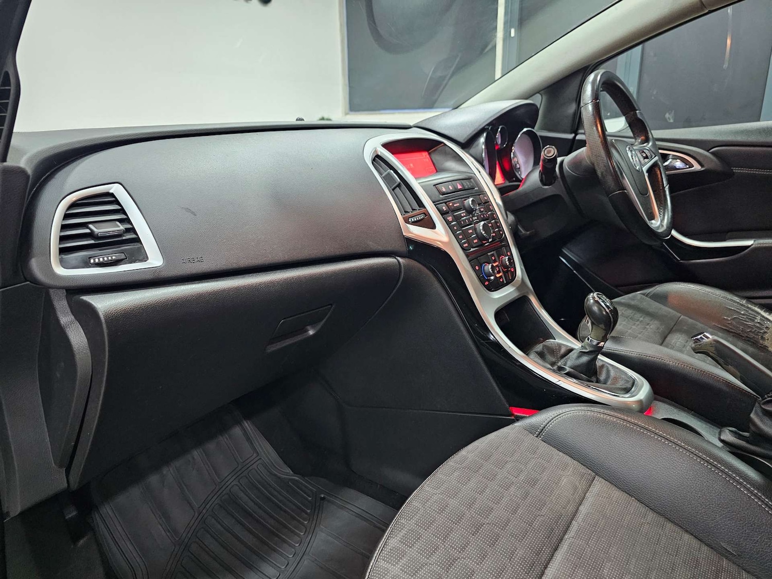 Used Vauxhall Astra GTC 2013 for sale - 77056469: Photo 83