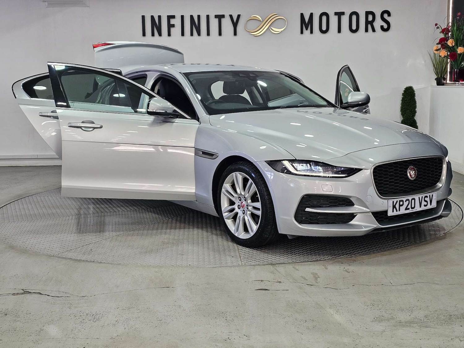 Used Jaguar XE 2020 for sale - 77161981: Photo 38
