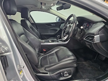 Used Jaguar XE 2020 for sale - 77161981: Photo