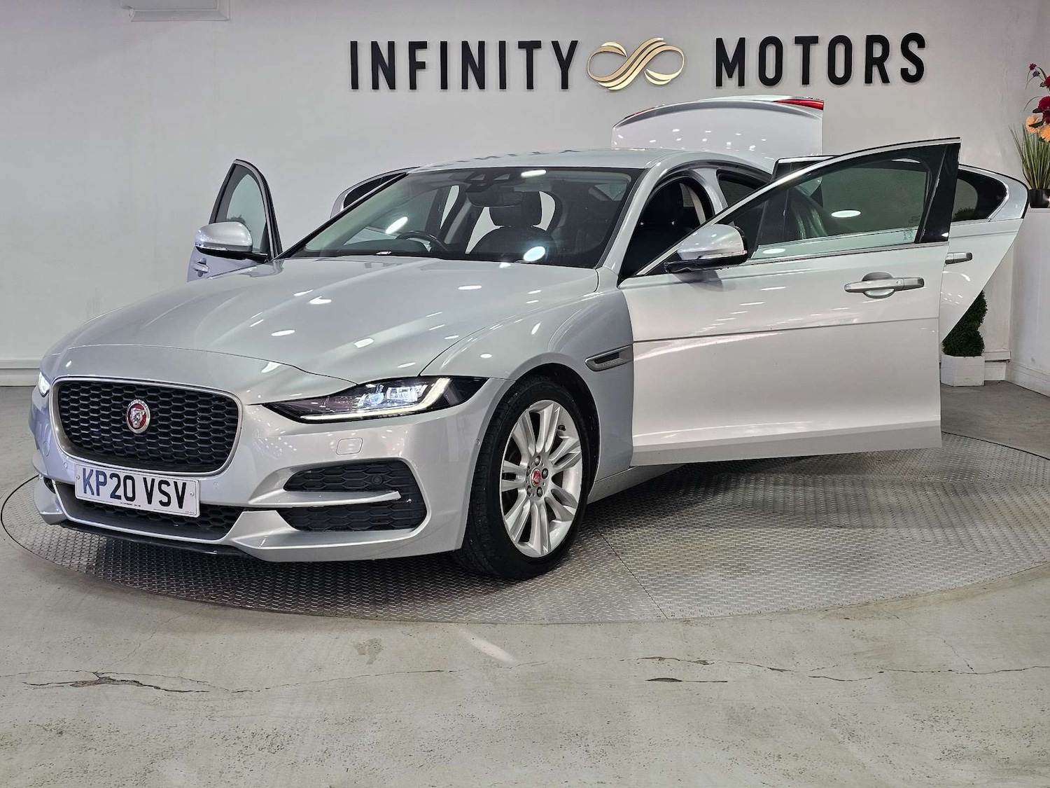 Used Jaguar XE 2020 for sale - 77161981: Photo 40