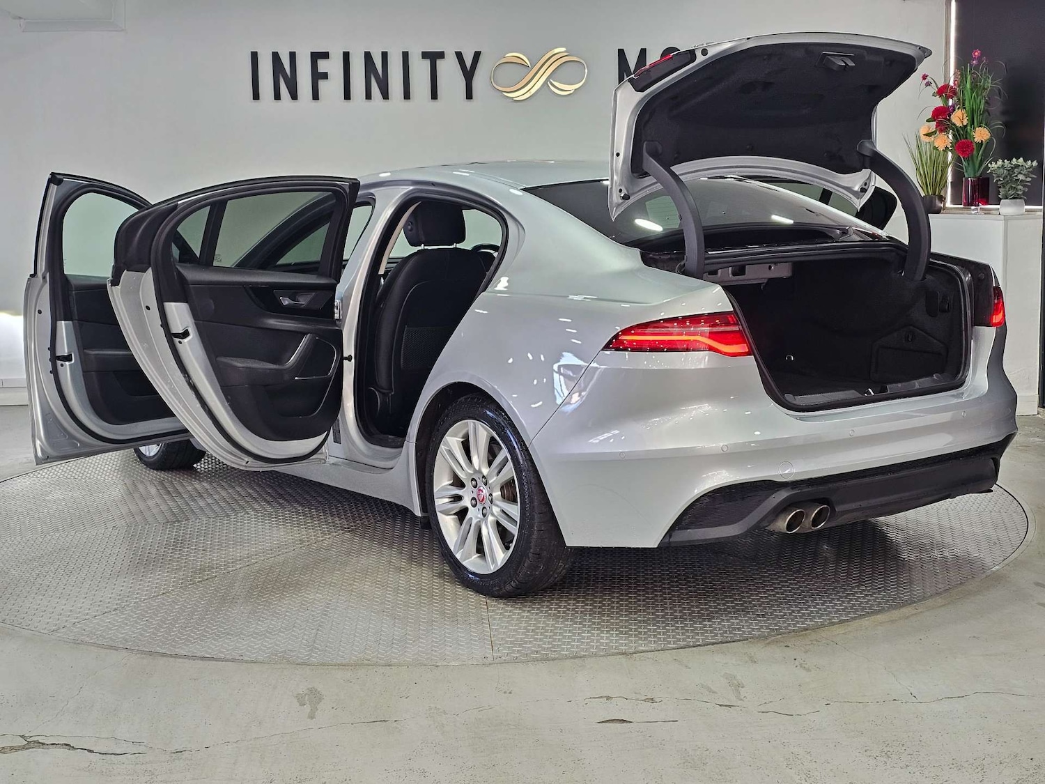 Used Jaguar XE 2020 for sale - 77161981: Photo 44