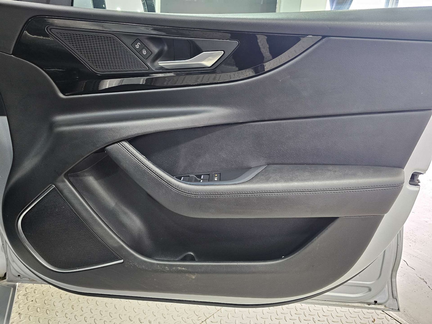 Used Jaguar XE 2020 for sale - 77161981: Photo 48