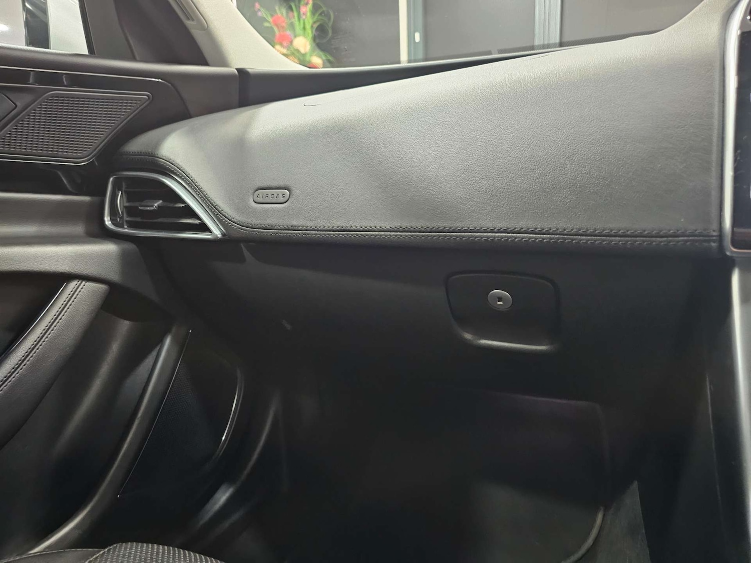 Used Jaguar XE 2020 for sale - 77161981: Photo 67