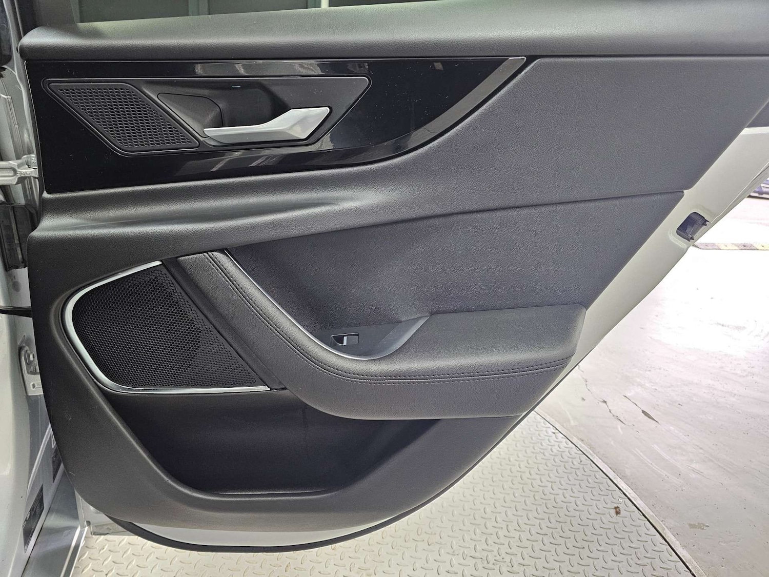 Used Jaguar XE 2020 for sale - 77161981: Photo 76