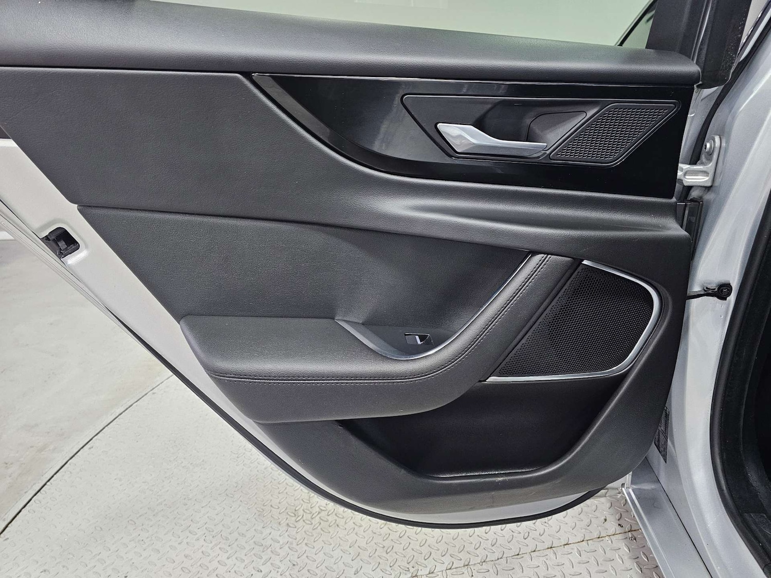 Used Jaguar XE 2020 for sale - 77161981: Photo 82