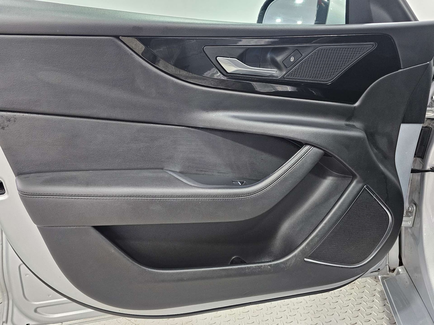 Used Jaguar XE 2020 for sale - 77161981: Photo 87