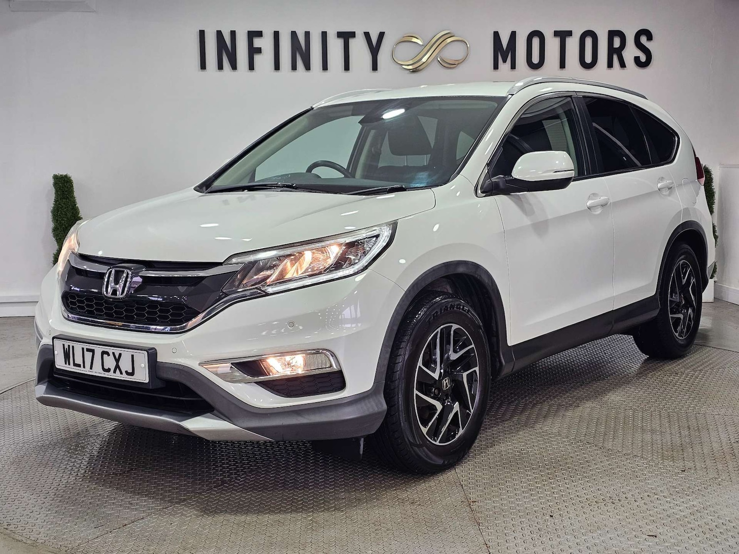 Used Honda CR-V 2017 for sale - 76972460: Photo 4