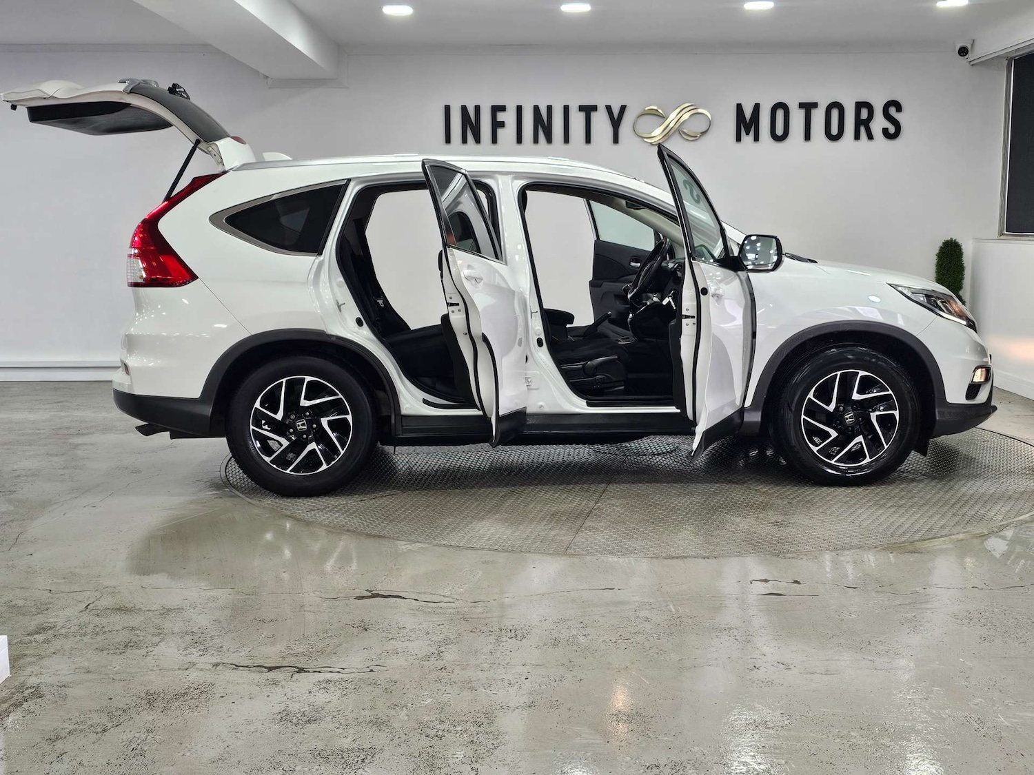 Used Honda CR-V 2017 for sale - 76972460: Photo 42