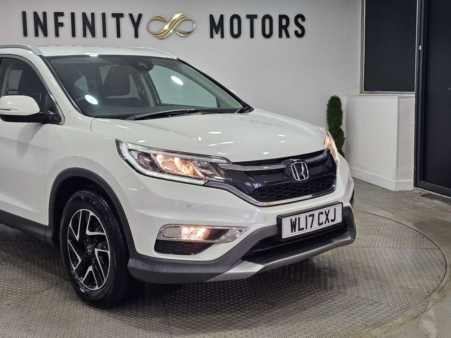 Used Honda CR-V 2017 for sale - 76972460: Photo 6