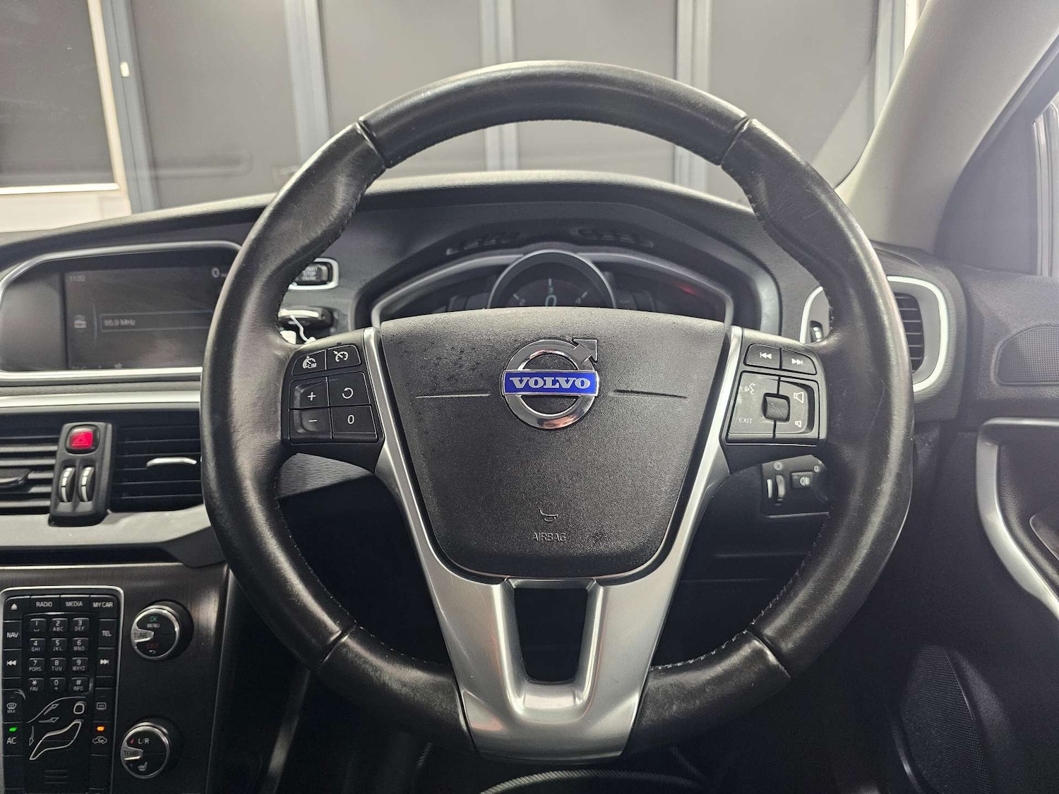 Used Volvo V40 2014 for sale - 77301681: Photo 13