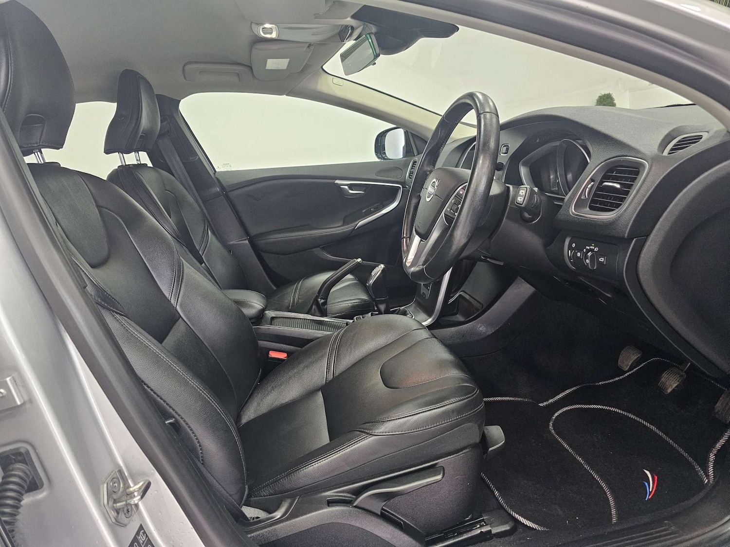 Used Volvo V40 2014 for sale - 77301681: Photo 2