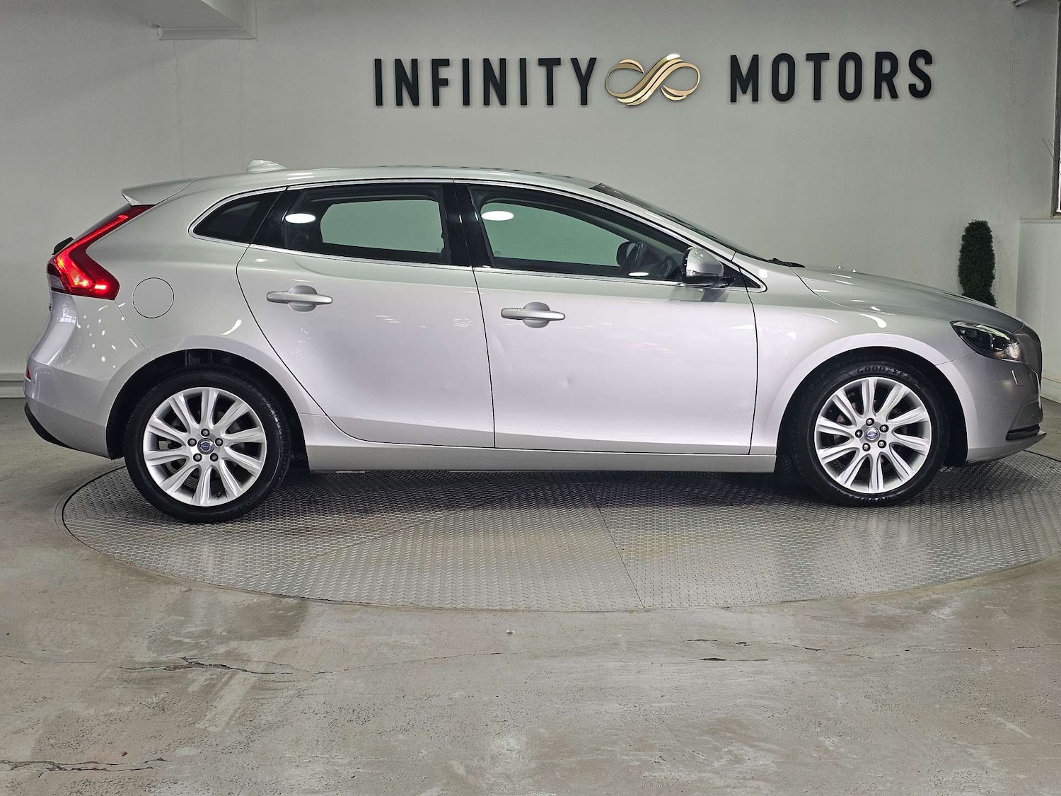 Used Volvo V40 2014 for sale - 77301681: Photo 24
