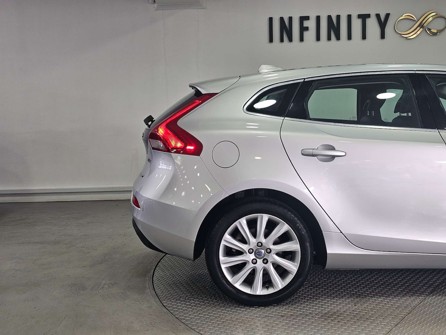 Used Volvo V40 2014 for sale - 77301681: Photo 26