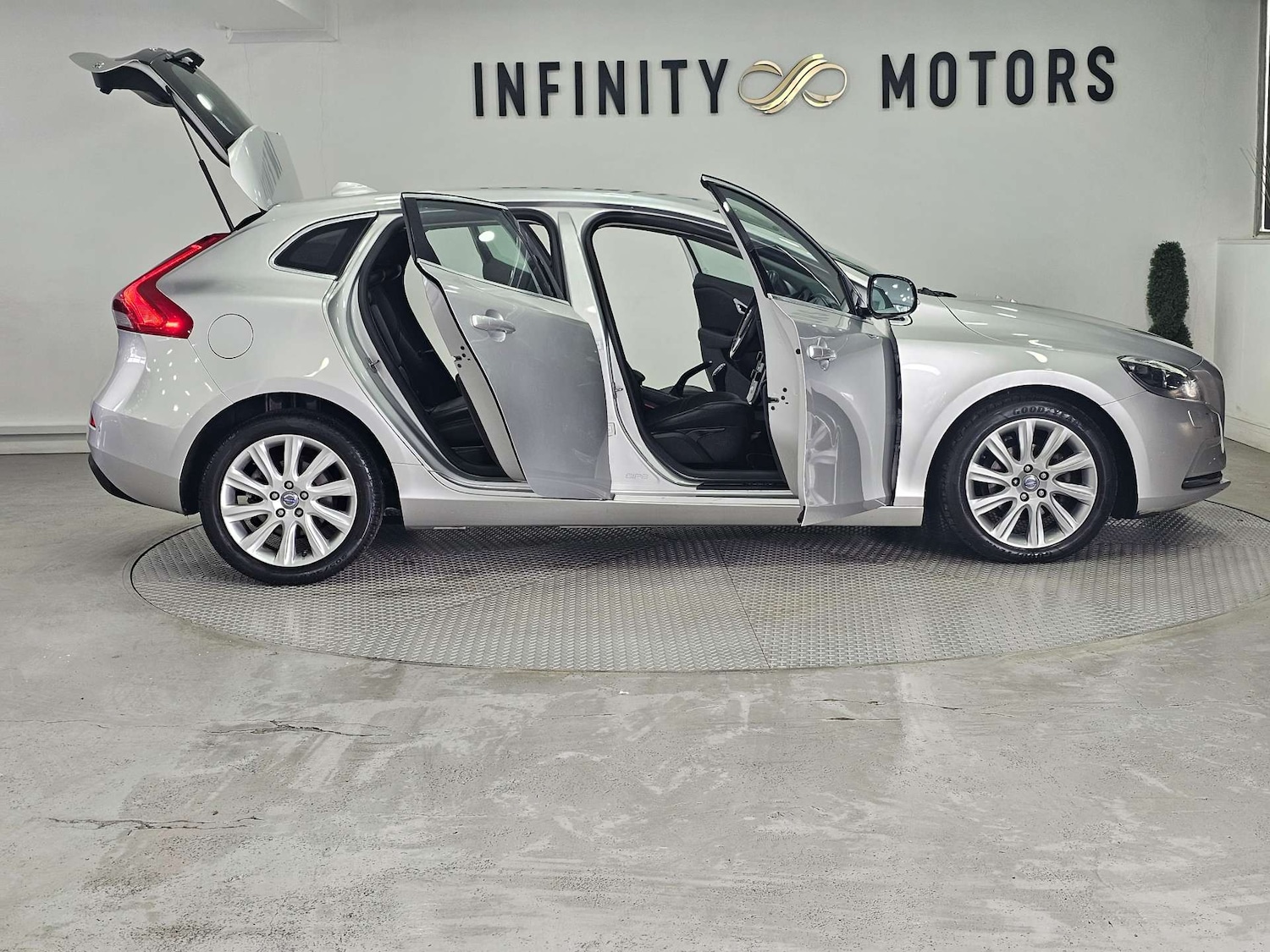 Used Volvo V40 2014 for sale - 77301681: Photo 30