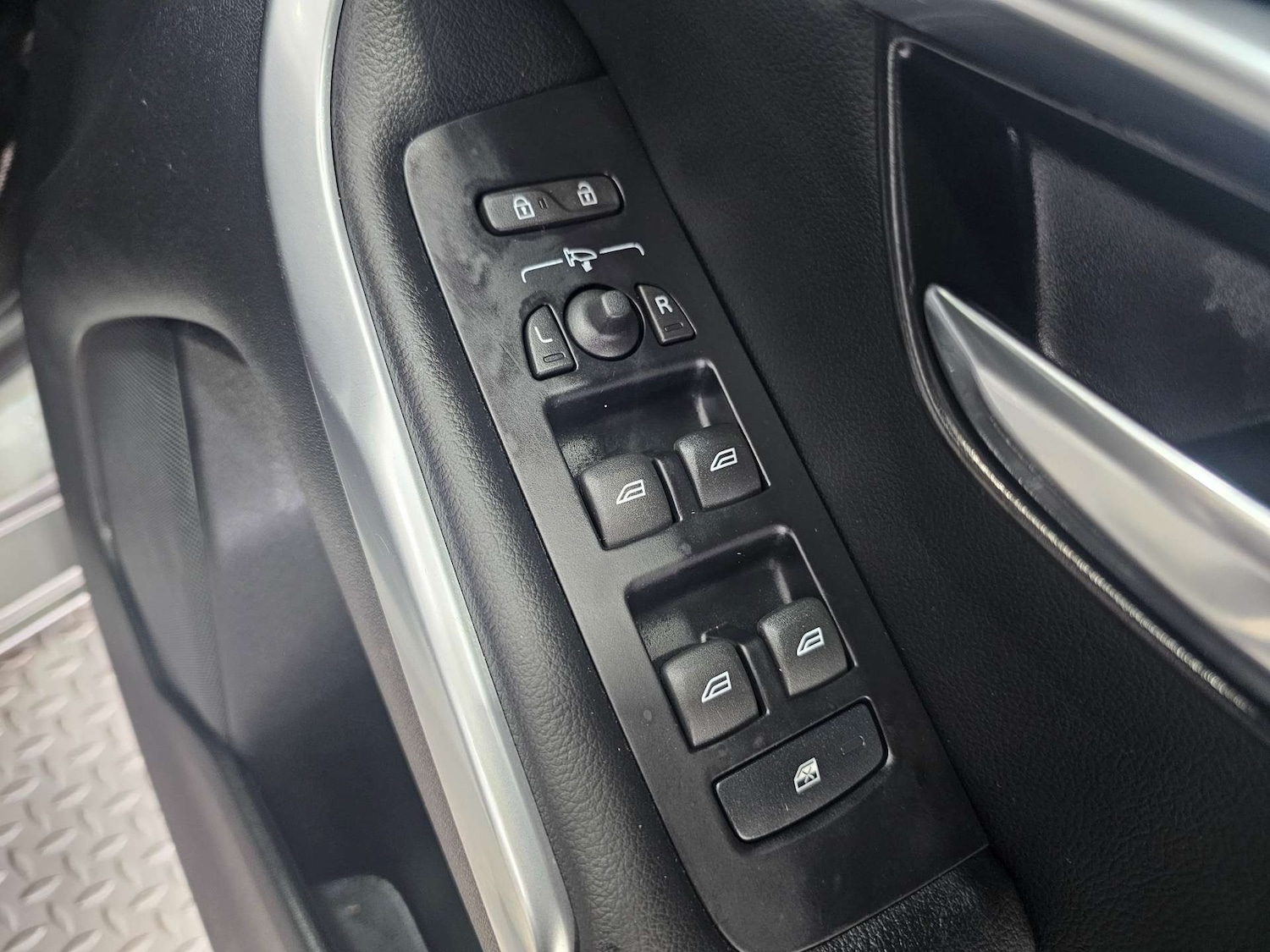 Used Volvo V40 2014 for sale - 77301681: Photo 34