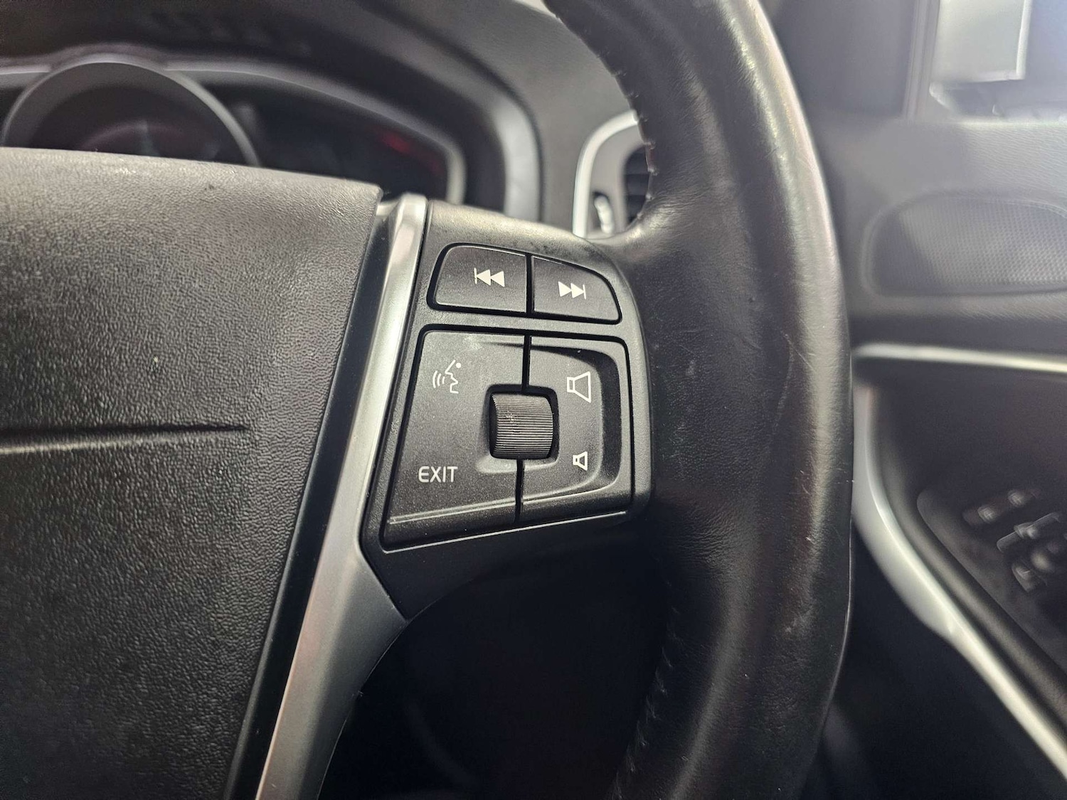 Used Volvo V40 2014 for sale - 77301681: Photo 38