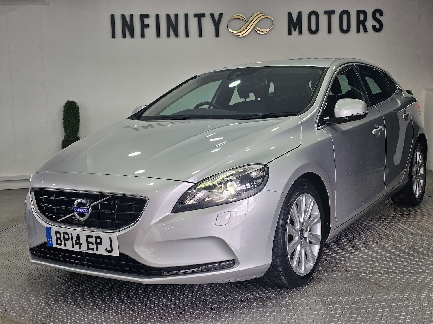 Used Volvo V40 2014 for sale - 77301681: Photo 4
