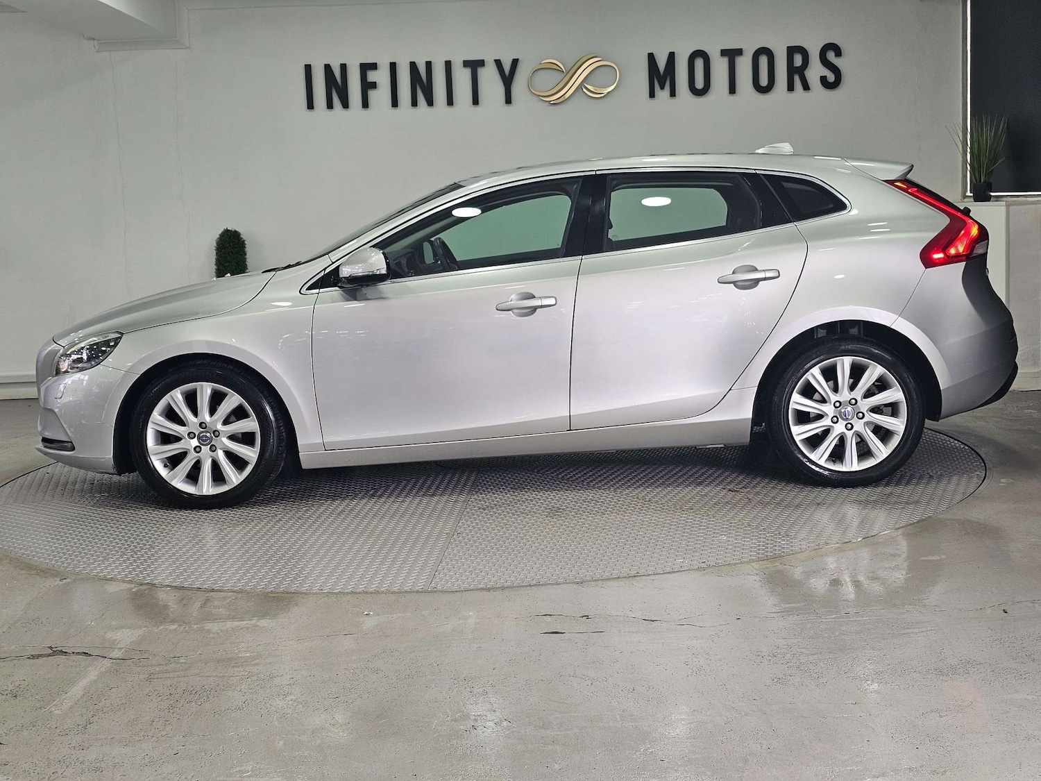 Used Volvo V40 2014 for sale - 77301681: Photo 41