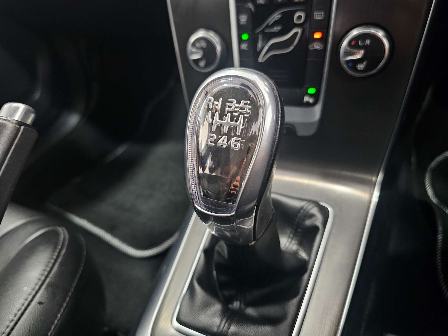 Used Volvo V40 2014 for sale - 77301681: Photo 48