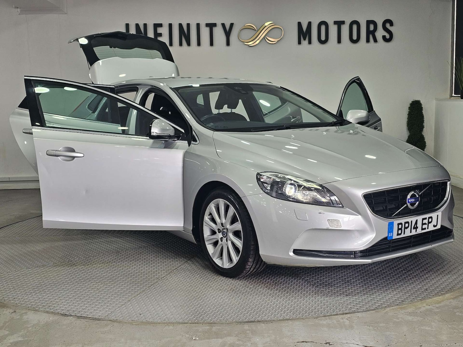 Used Volvo V40 2014 for sale - 77301681: Photo 71