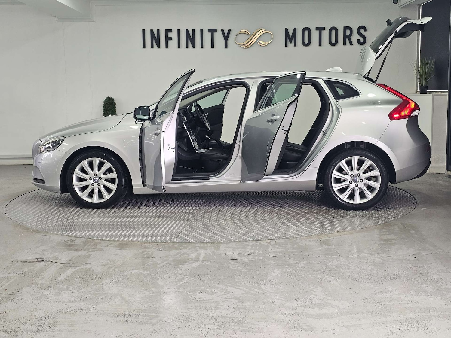 Used Volvo V40 2014 for sale - 77301681: Photo 74