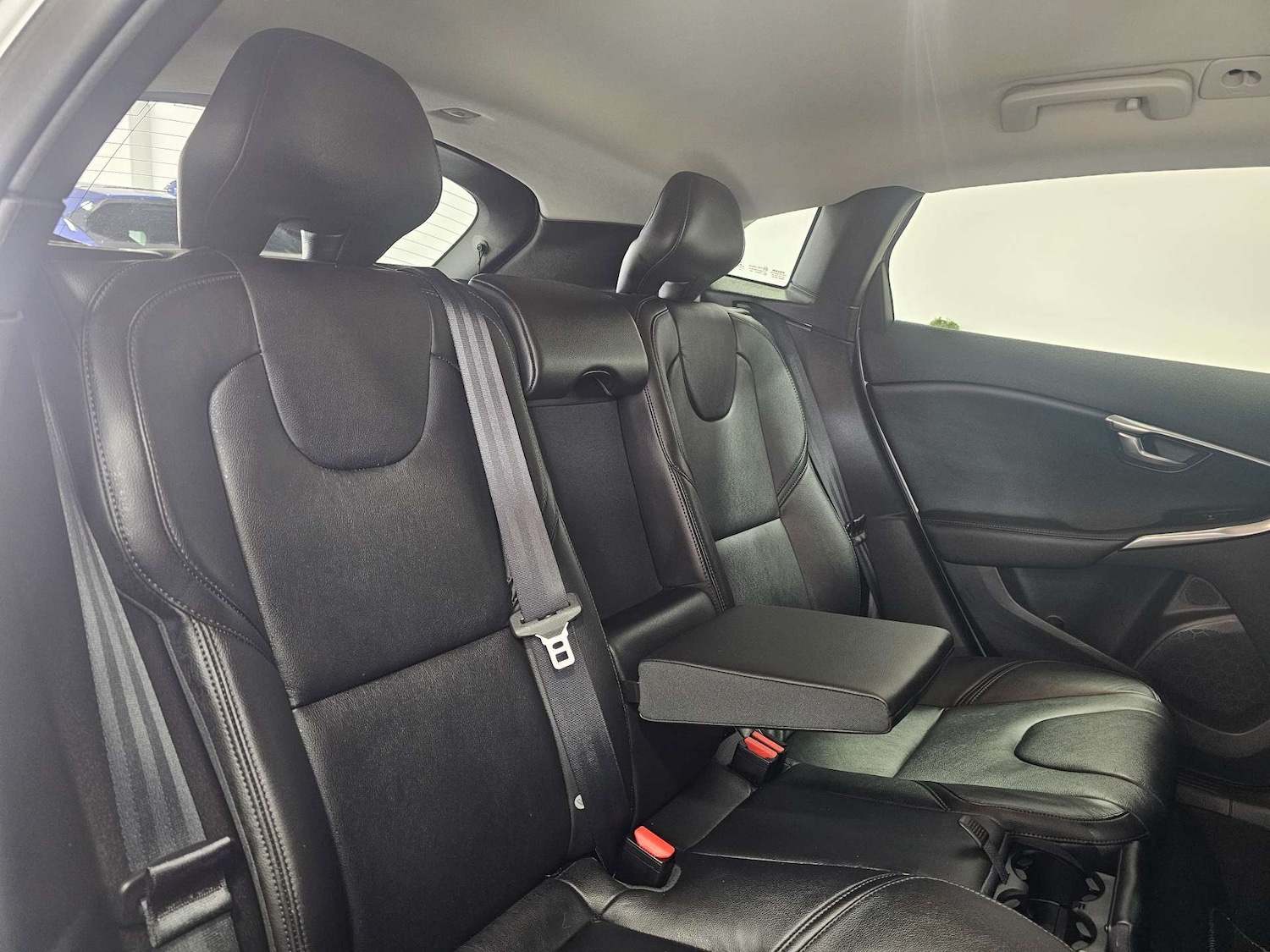 Used Volvo V40 2014 for sale - 77301681: Photo 87