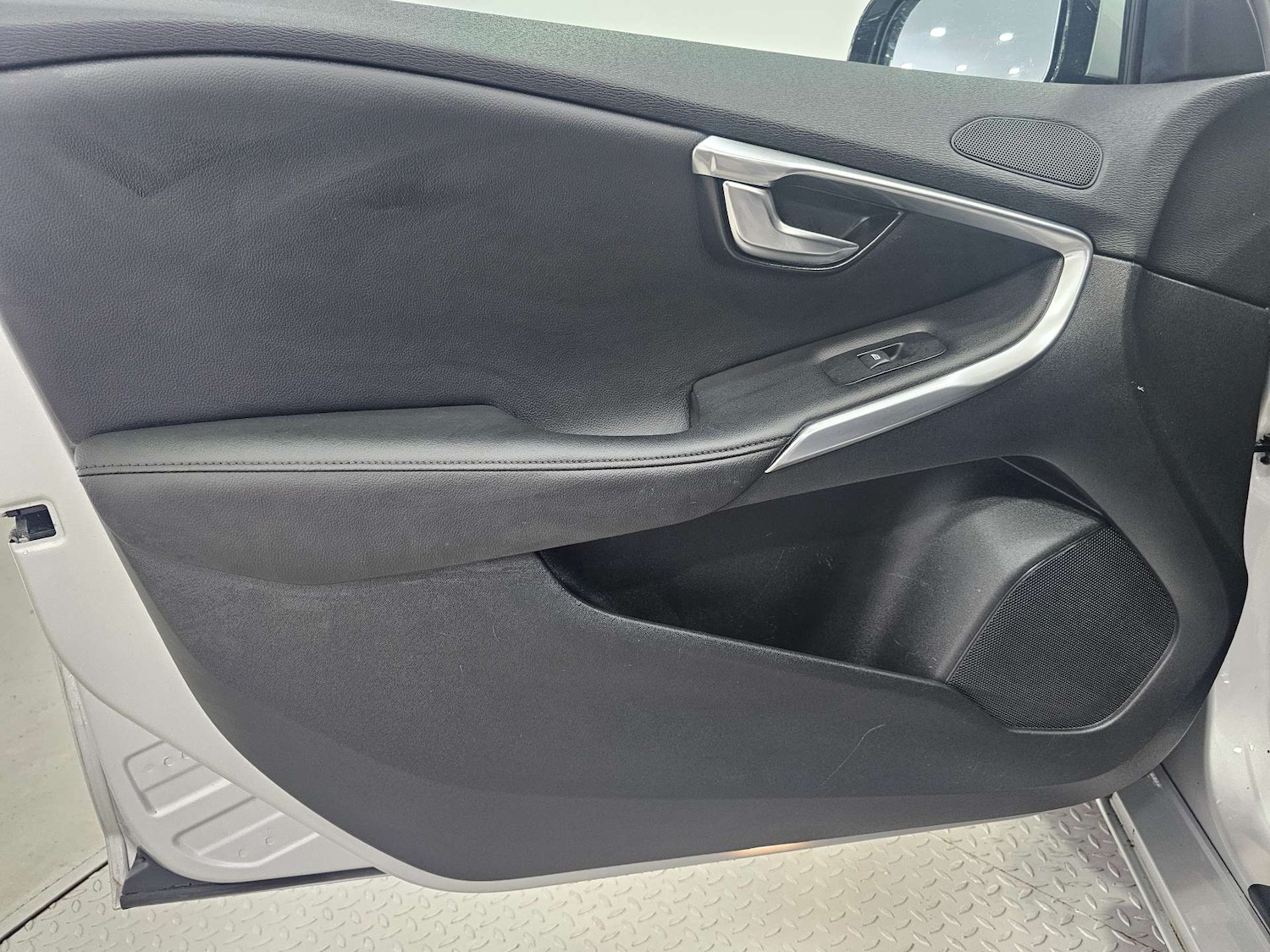 Used Volvo V40 2014 for sale - 77301681: Photo 91