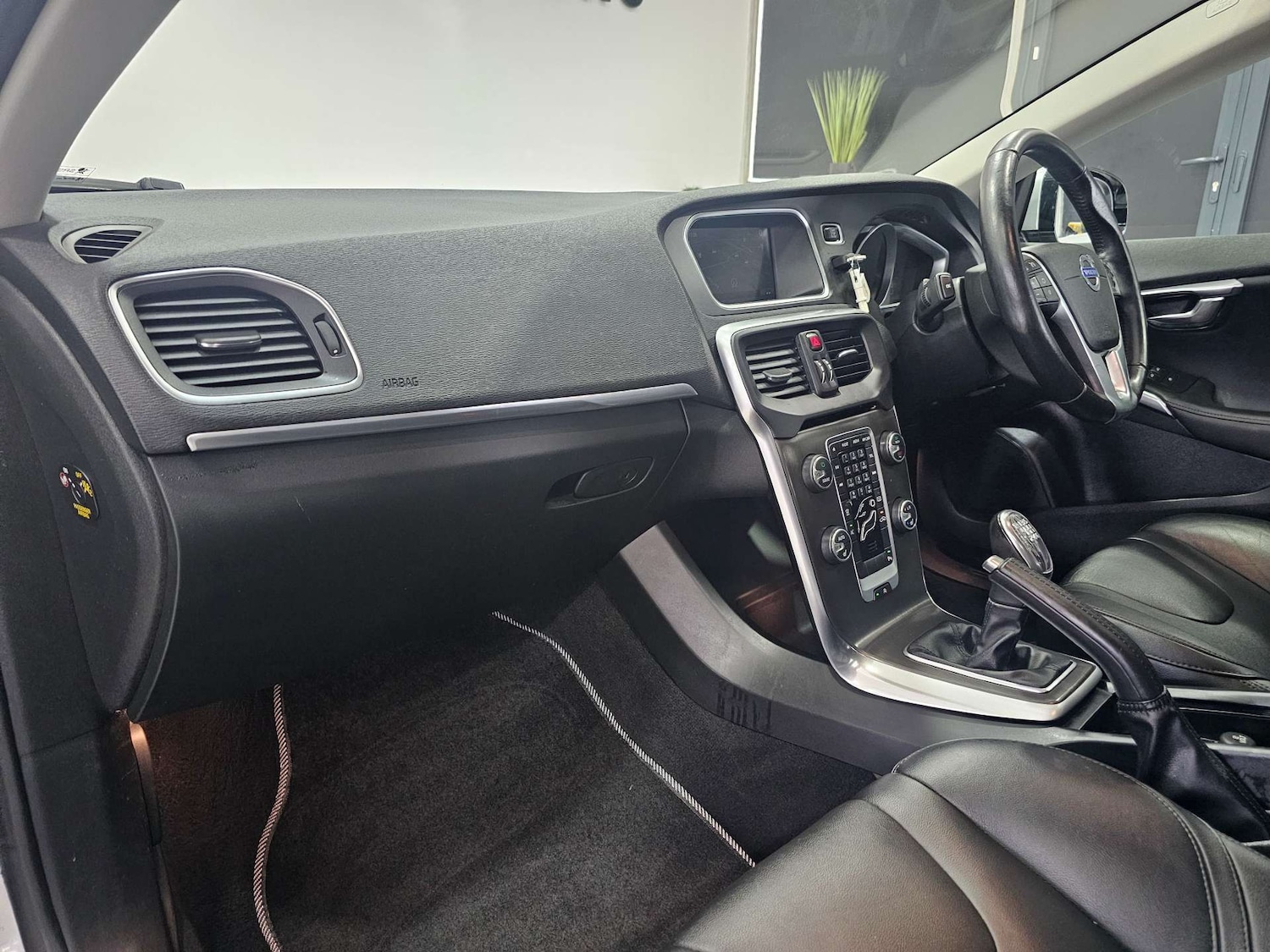 Used Volvo V40 2014 for sale - 77301681: Photo 92