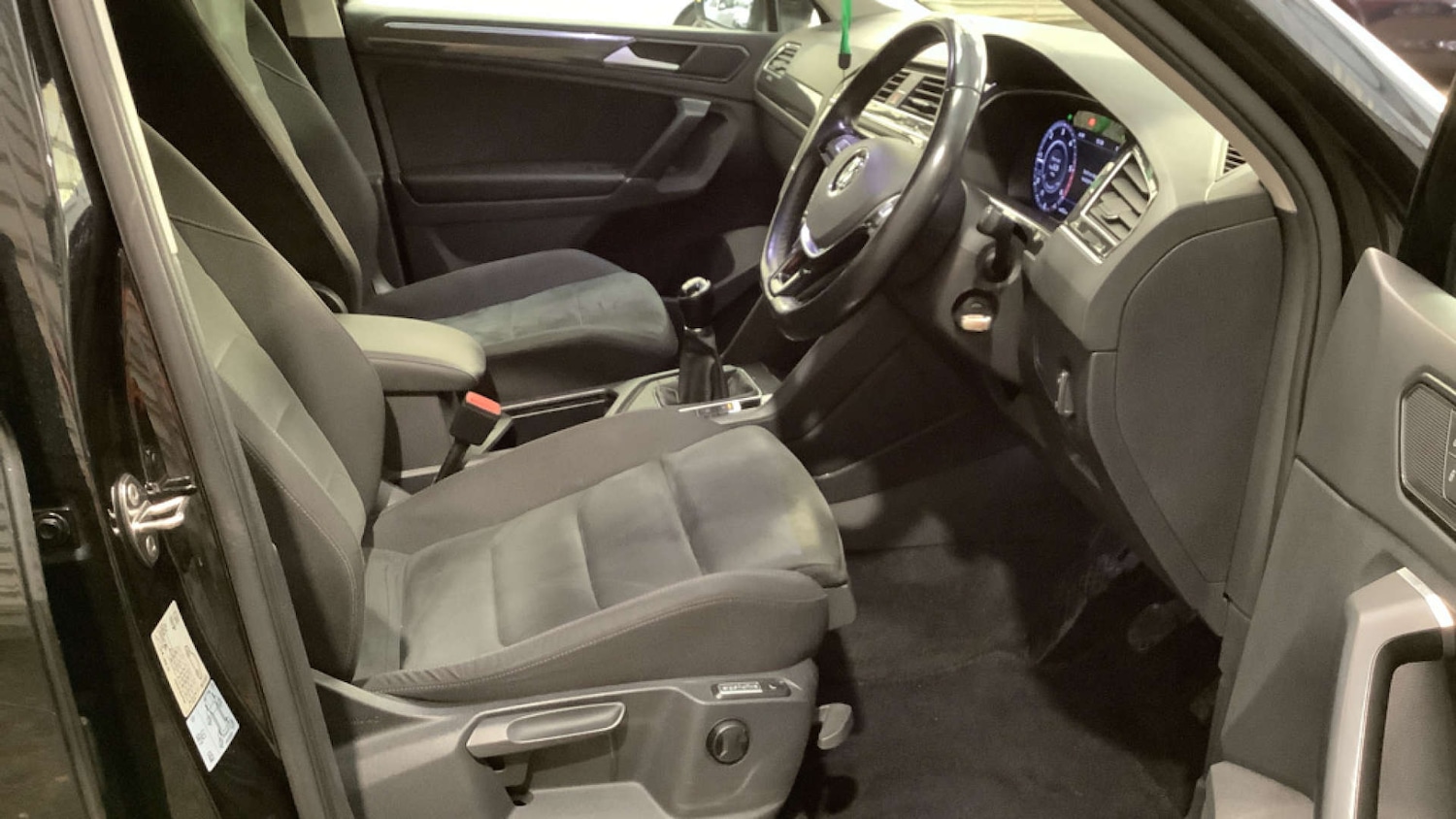 Used Volkswagen Tiguan 2017 for sale - 77113504: Photo 12