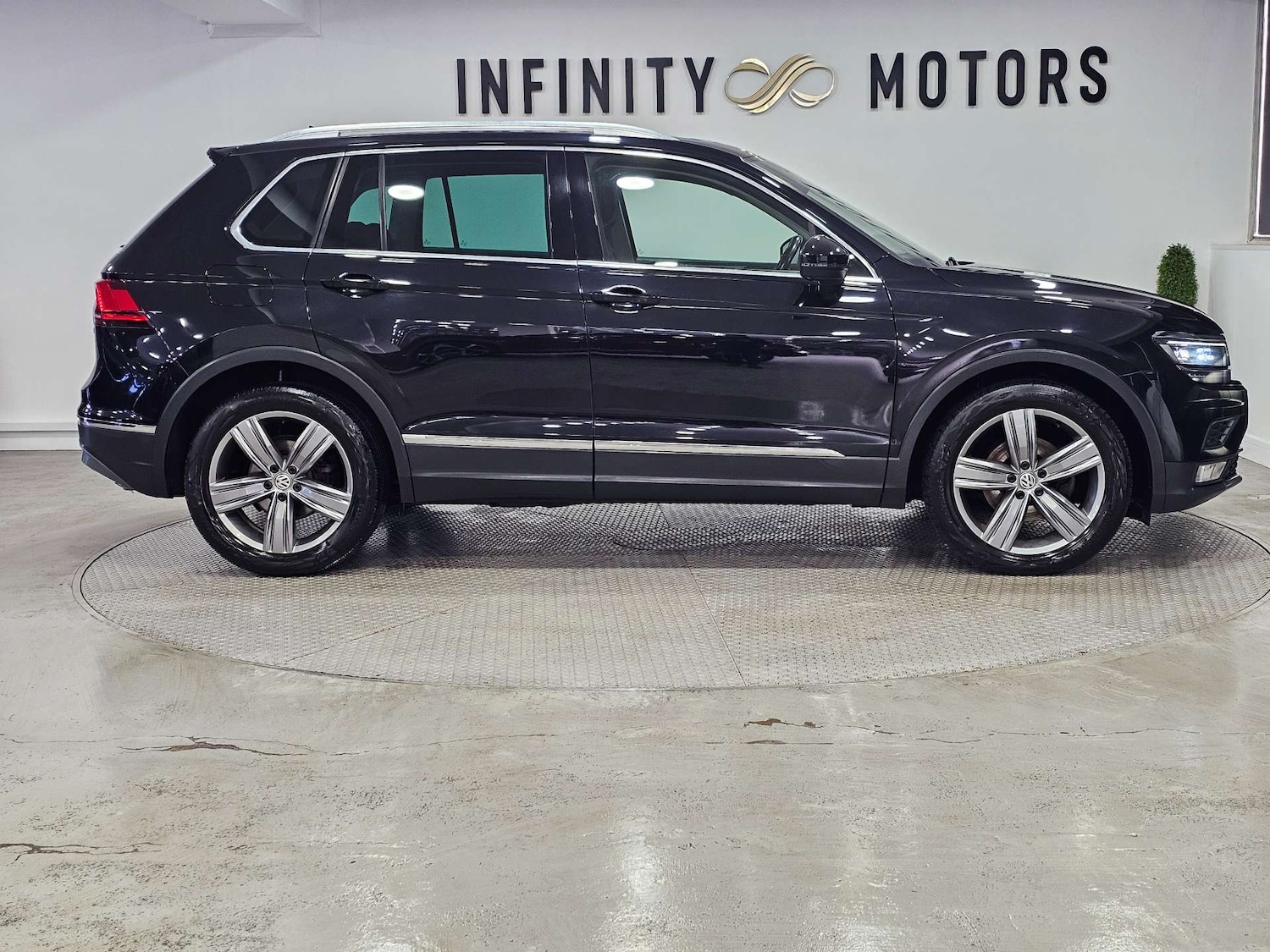 Used Volkswagen Tiguan 2017 for sale - 77113504: Photo 36