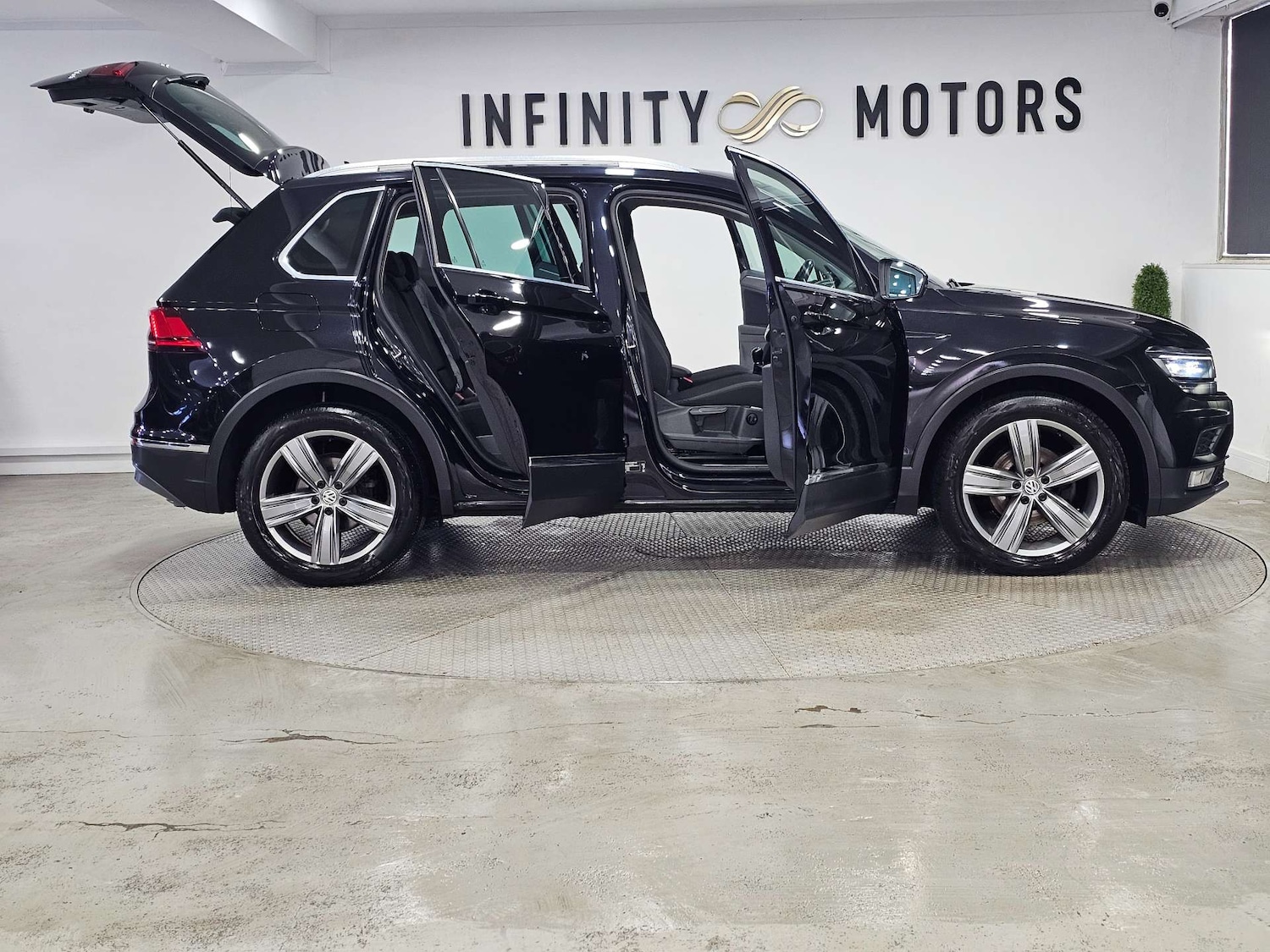 Used Volkswagen Tiguan 2017 for sale - 77113504: Photo 43