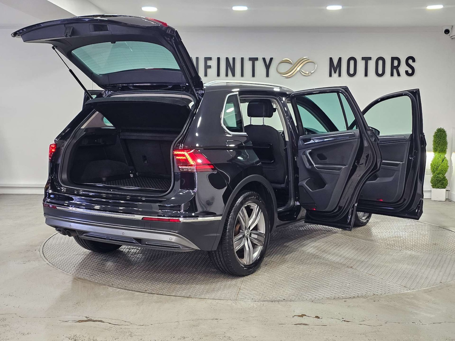 Used Volkswagen Tiguan 2017 for sale - 77113504: Photo 50