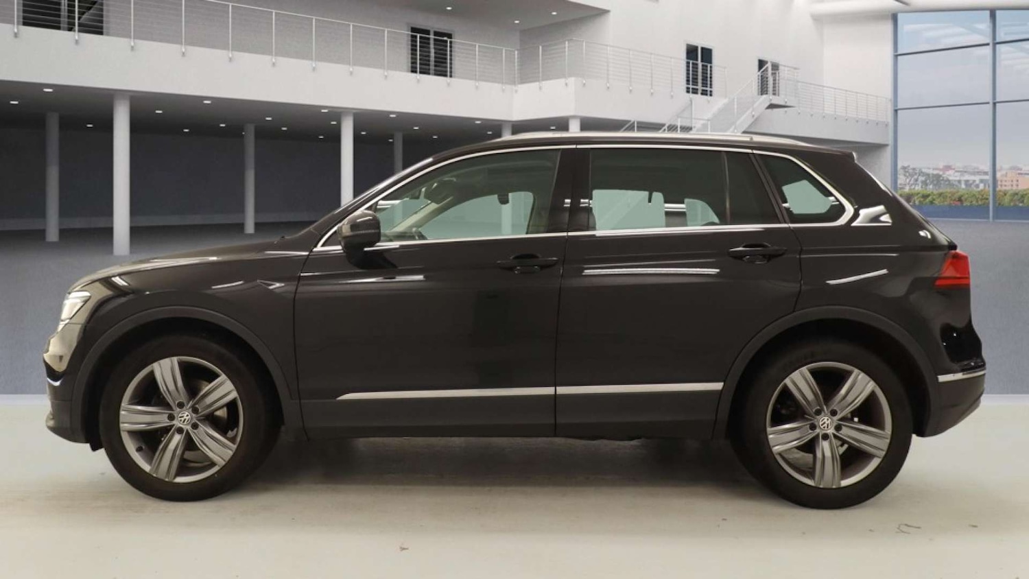 Used Volkswagen Tiguan 2017 for sale - 77113504: Photo 8