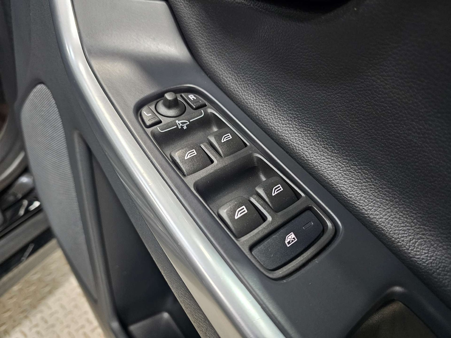 Used Volvo XC60 2015 for sale - 77271564: Photo 29