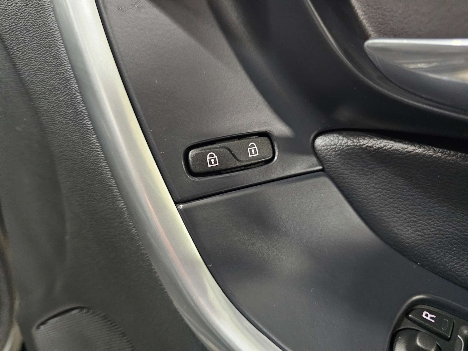 Used Volvo XC60 2015 for sale - 77271564: Photo 30