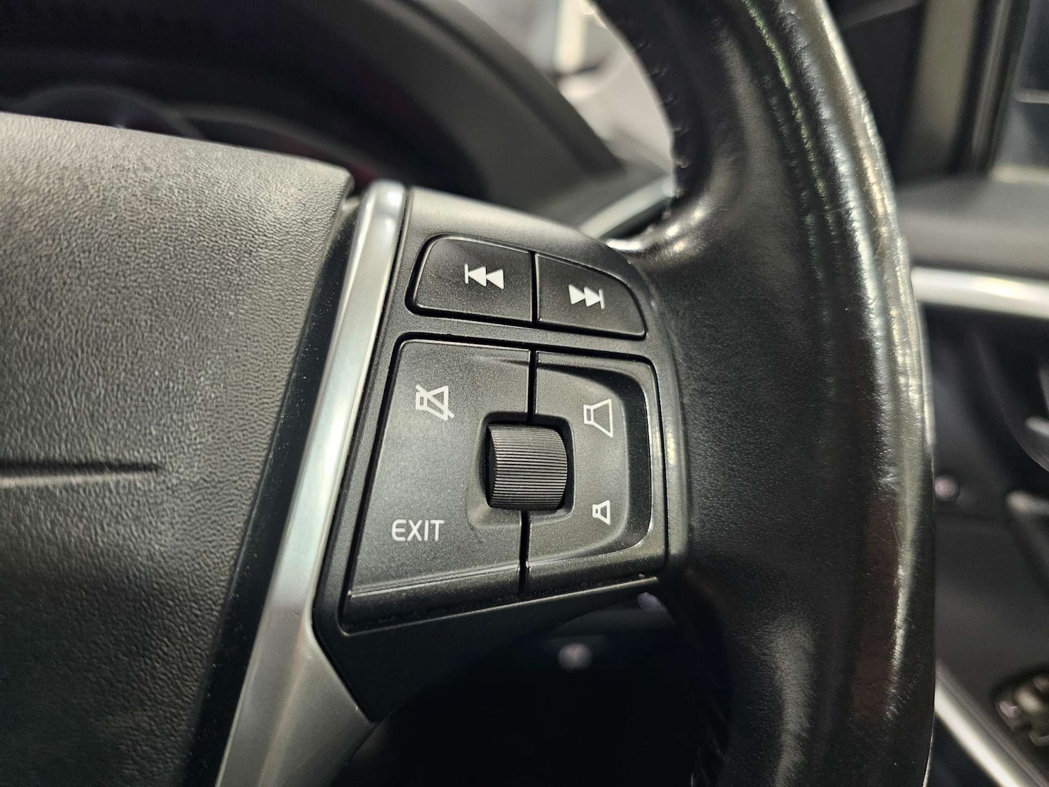 Used Volvo XC60 2015 for sale - 77271564: Photo 36