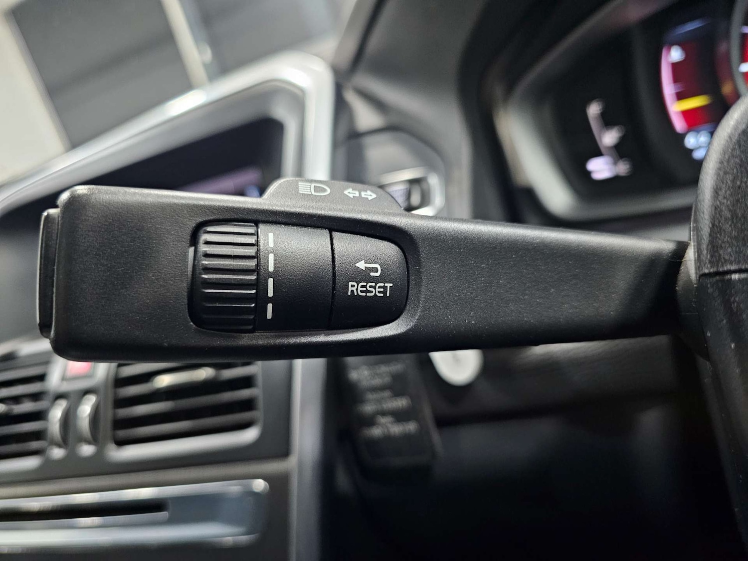 Used Volvo XC60 2015 for sale - 77271564: Photo 40